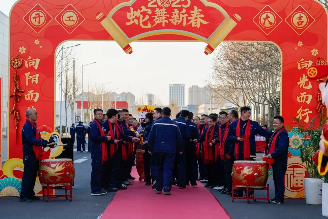 醒狮腾跃启新章 | 永盈会专用车2025年开工盛典燃情开启！