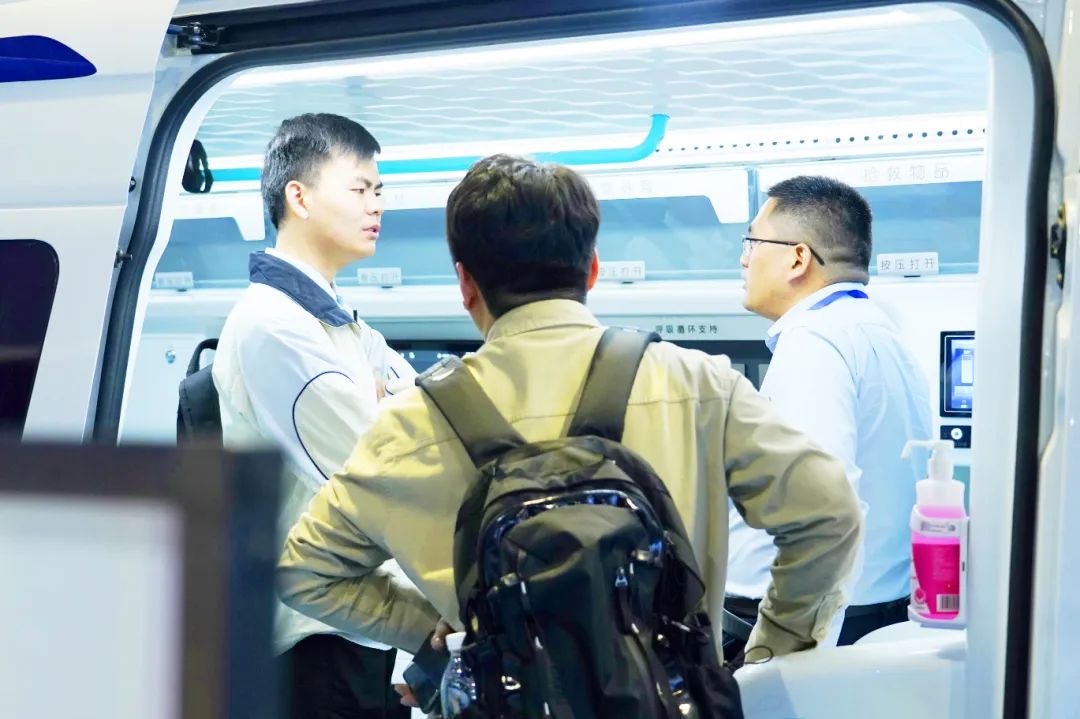 永盈会医疗车矩阵绽放第91届（CMEF）中国国际医疗器械博览会，科技创新驱动健康未来！