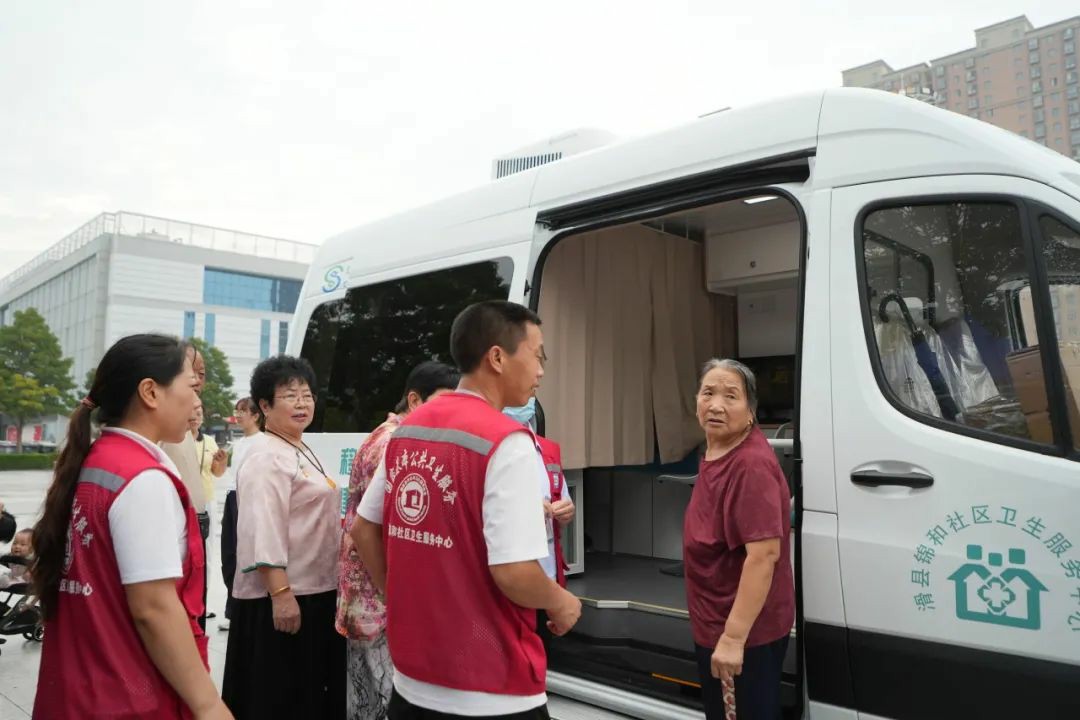流动医疗暖民心·签约服务进万家! 永盈会民生体检巡诊车助力滑县医共体建设